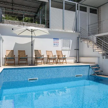 Mastelic Apartment *