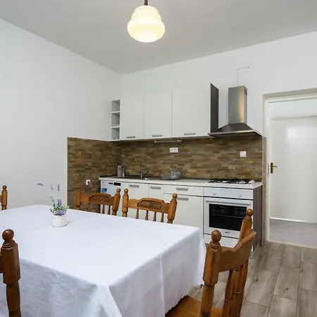 Mastelic Apartment Trogir
