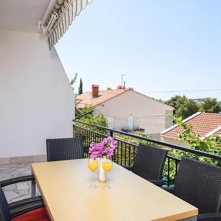 Mastelic Apartment *