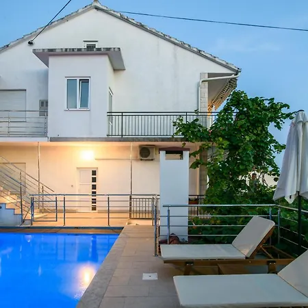 Mastelic Apartment *